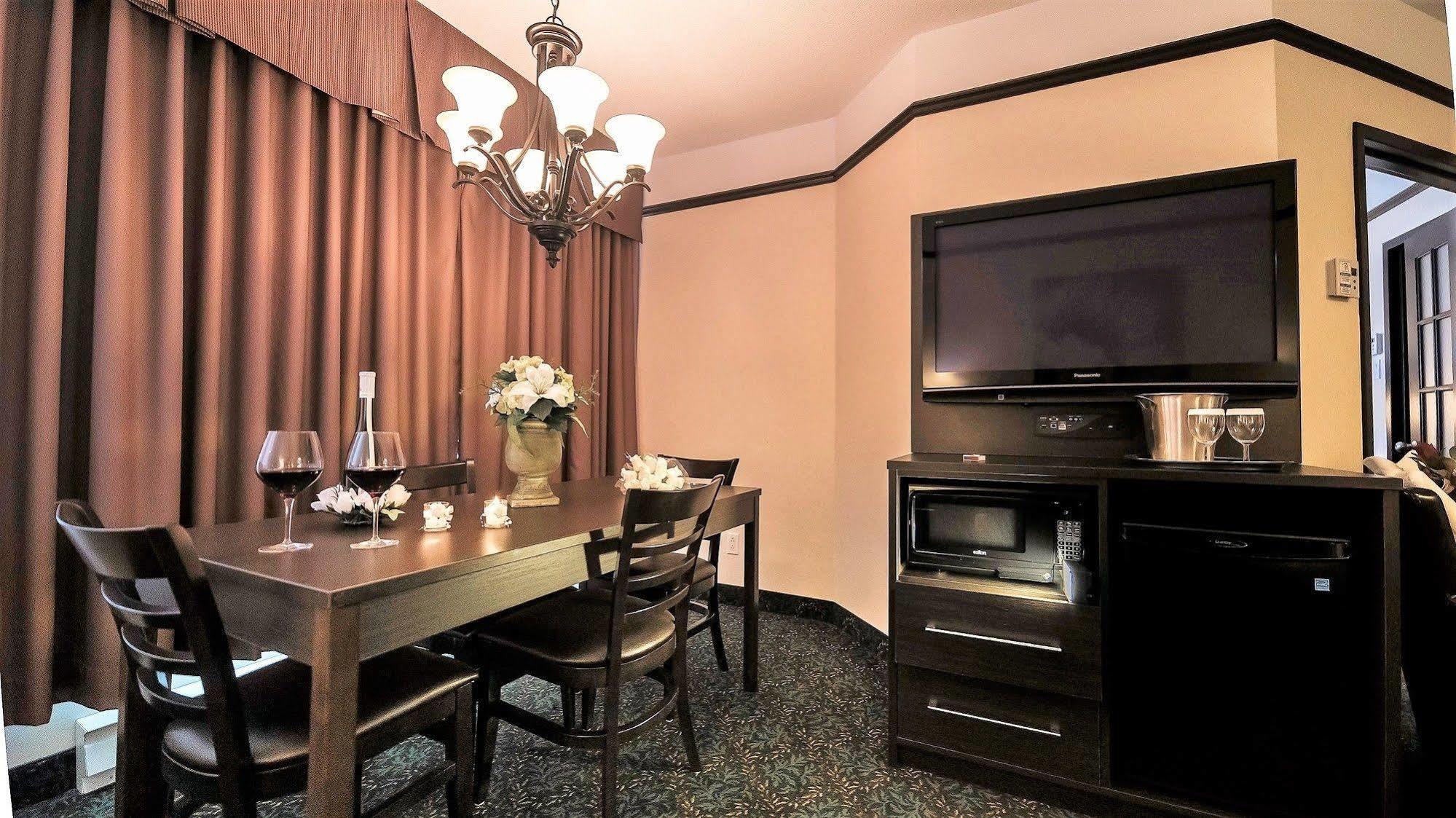 L'Escale Hotel Suites Val-d'Or Buitenkant foto